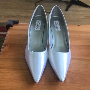 Dyeables White Satin Size 11 Shoes NEVER WORN